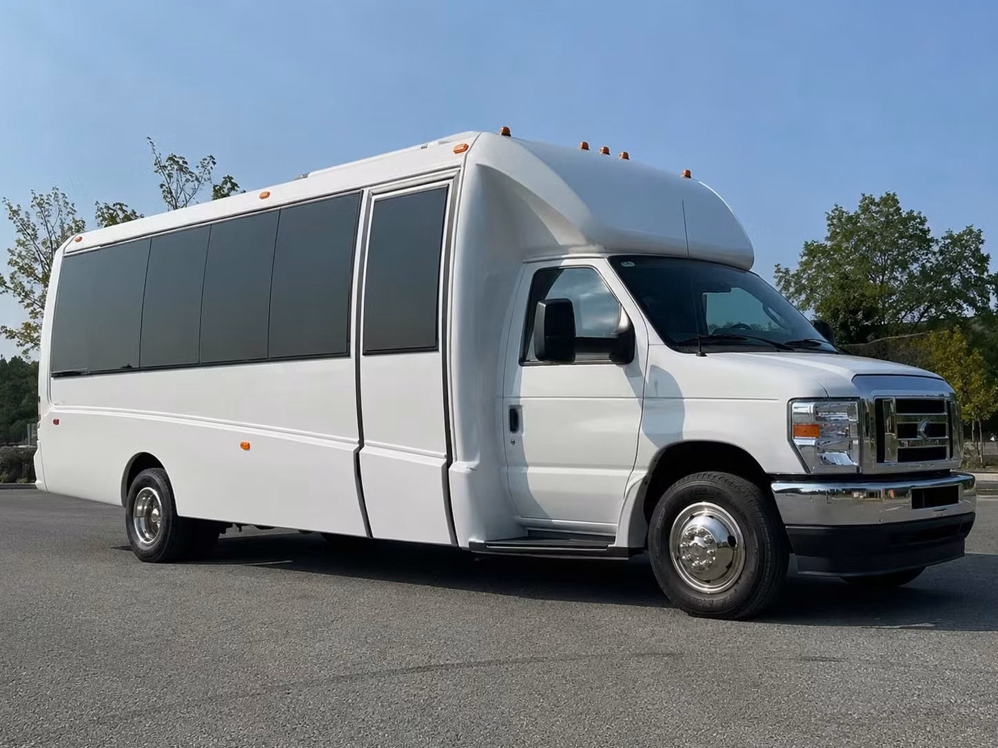 party buses and minibuses for delta jam crawfish fest and every jonesboro outdoor concert